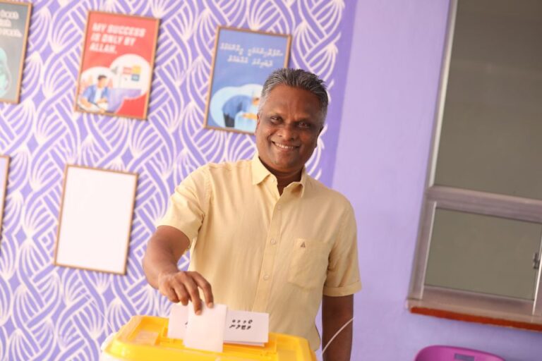 މާލޭގެ މޭޔަރު ކަމުގެ އެމްޑީޕީ ޓިކެޓް އާދަމް އާޒިމް ކަށަވަރުކުރައްވައިފި