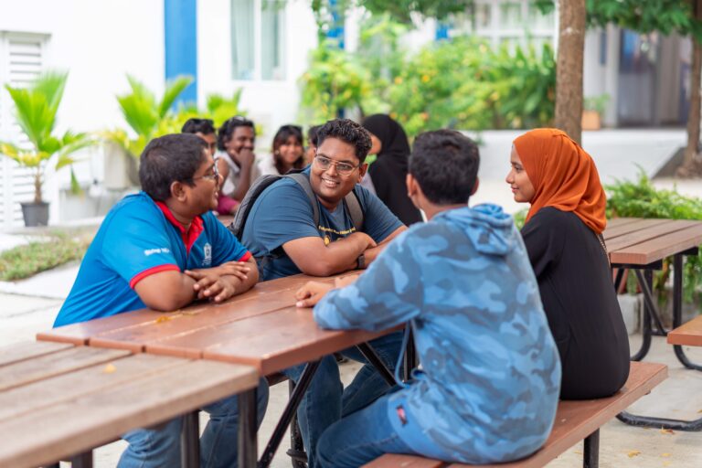 ޤައުމީ ޔުނިވާރސިޓީން މިއަހަރު 125 ކޯހަކުން 4000 އެއްހާ ޖާގައަށް ހުޅުވާލާފައިވޭ