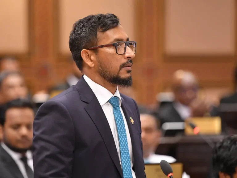 ދެ އިންތިހާބު އެއްކުރަން އެމްޑީޕީން ވޯޓު ނުދިނީ ހަ މަހުގެ މުސާރަ އުނިވާތީ: ފަލާހު