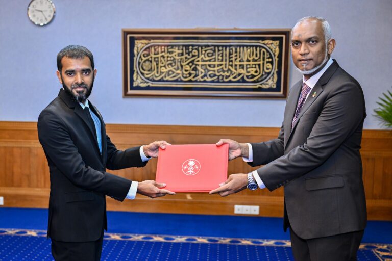 އިލެކްޝަންސް ކޮމިޝަނުގެ މެންބަރު ކަމަށް ބޭފުޅަކު އައްޔަންކުރައްވައިފި