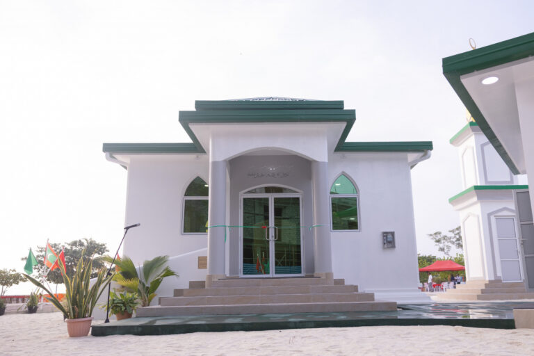 ސަން ސިޔާމްގެ މަންމާފުޅުގެ ހަނދާނުގައި ކެނދިކުޅުދޫގައި ބިނާކުރި މިސްކިތް ހުޅުވައިފި