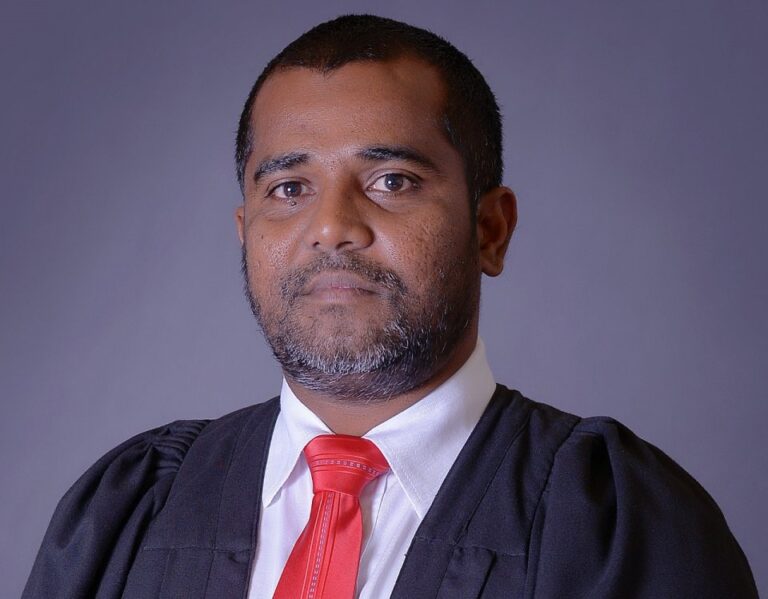 ހައިކޯޓުގެ ފަނޑިޔާރު ކަމަށް ރައޫފާއި ޝަފީއު އައްޔަންކުރަނީ