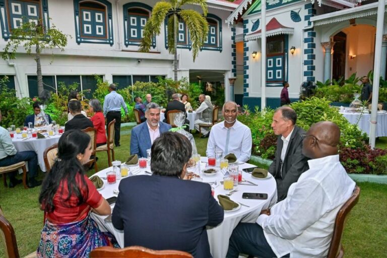 ރާއްޖޭގައި ތިއްބަވާ ބޭރު ގައުމުތަކުގެ ޑިޕްލޮމޭޓުންނަށް ރައީސް ރޯދަ ވީއްލުމެއް ދެއްވައިފި