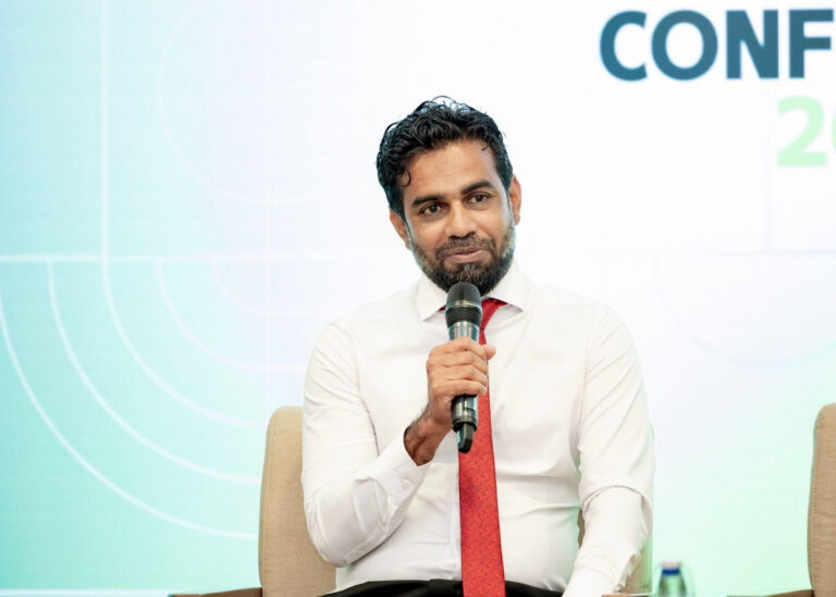 އާންމު މުޖުތަމައުގެ ތެރޭގައި ވެސް ފަނޑިޔާރުންގެ އަޚްލާގު ހިފަހައްޓަންޖެހޭ: ހުސްނީ