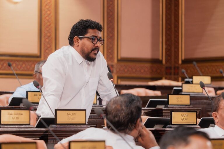 މައުރޫފް ޒާކިރާއި އިތުރު ބަޔަކަށް ދައުވާކުރަން އެދިއްޖެ