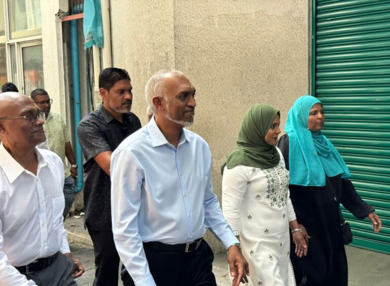 ކެންޑިޑޭޓުންގެ ކެމްޕޭނުގައި ރައީސް މައްޗަންގޮޅީގައި “ދޮރުންދޮރަށް”
