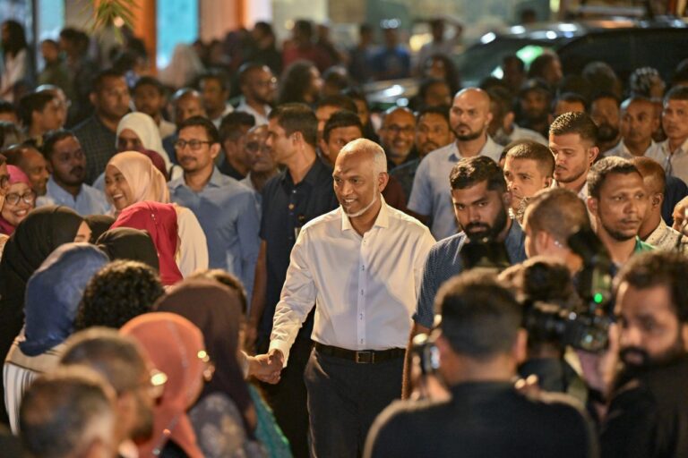 އިދިކޮޅުން ދެކޮޅު ހަދަނީ އިންތިހާބަށް ކަޑަ ޖެހުން ހުއްޓުމަކަށް އަންނާނެތީ: ރައީސް