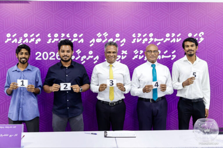 ކެންޑިޑޭޓުންގެ ނަން ތަރުތީބުކުރުމަށް ގުރުއަތުލުން ފަށައިފި