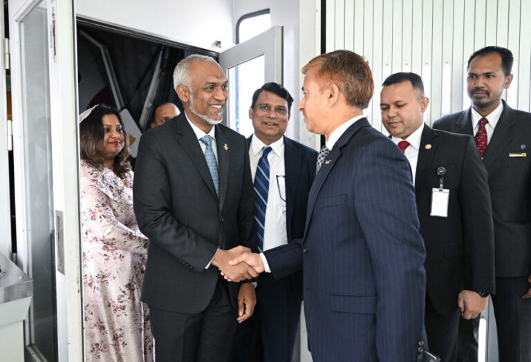 އައު ސަރުކާރު ހުވާކުރުމުގެ ރަސްމިއްޔާތަށް ރައީސް ބަންގްލަދޭޝްއަށް ވަޑައިގެންފި