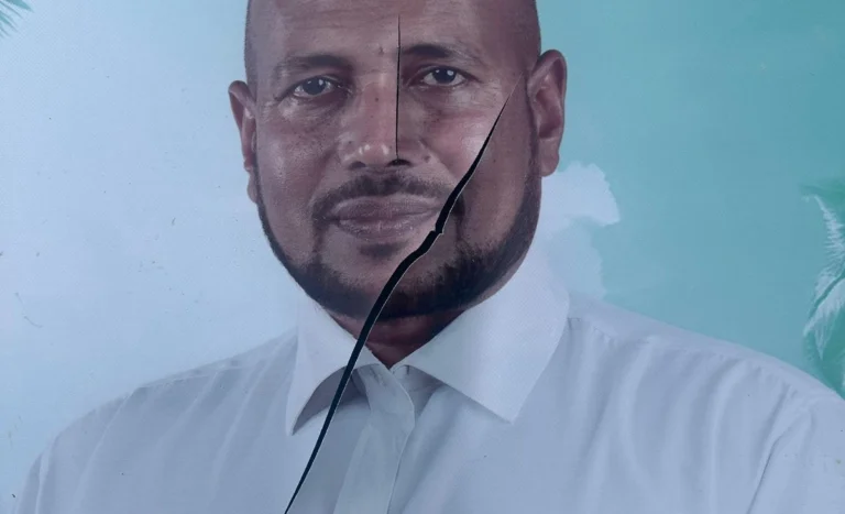 އައްޑޫ ސިޓީ ކައުންސިލަށް ކުރިމަތިލެއްވި ޕީއެންސީ ކެންޑިޑޭޓުންގެ ޕޯސްޓަރުތަކަށް ގެއްލުން ދީފި
