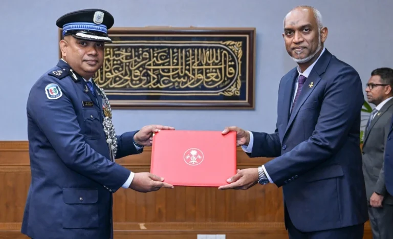 ނަވީން ޝަރަފުވެރިކަމާއެކު މަޤާމުން ވަކިވެވަޑައިގެންފި
