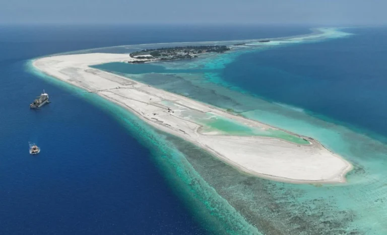 ވިލުފުށީ އެއާޕޯޓަށް ބޭނުންވާ ބިން ހިއްކުމުގެ 98 އިންސައްތަ މަސައްކަތް ނިންމާލައިފި
