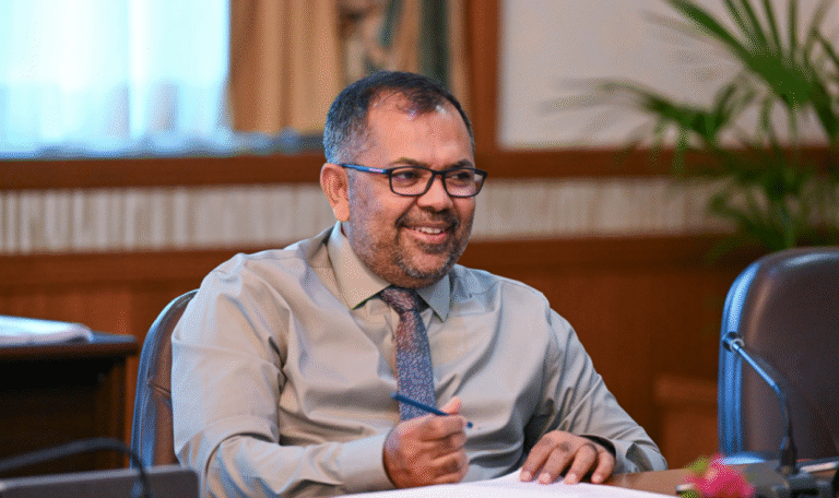 ސްކޫކްގެ ދަރަނި ޚަލާސްކުރެވޭނެ ކަމުގެ ޔަގީންކަން މިނިސްޓަރު ޒަމީރު ދެއްވައިފި
