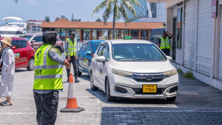 ޑޮމެސްޓިކް ޓާމިނަލް ކުރިމަތިން ޓެކްސީ ލިބޭގޮތަށް، ހަމަޖައްސައިފި