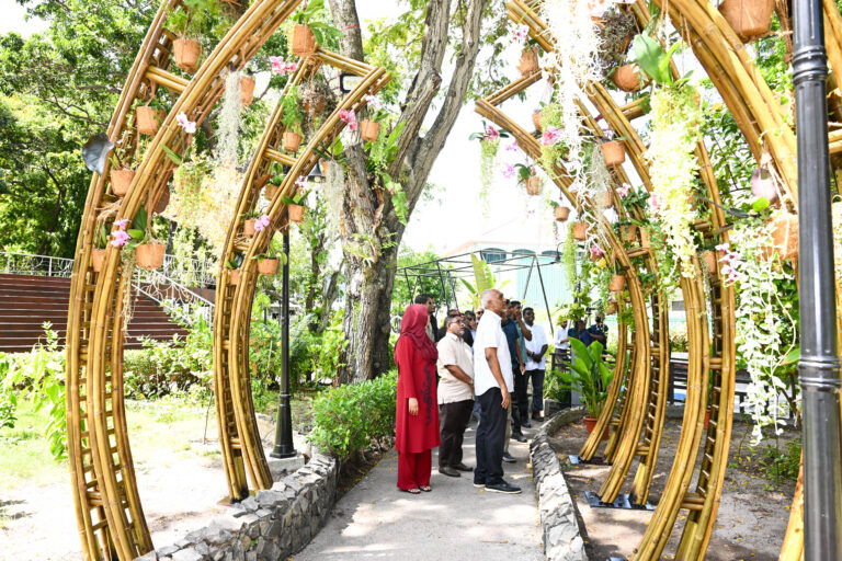 ސަލްޓަން ޕާކް ޒަމާނީ ފެންވަރަށް ތަރައްގީކުރުމުގެ މަސައްކަތް ރައީސް ބައްލަވާލައްވައިފި