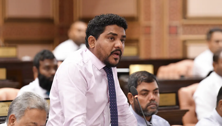 ލޫޓުވައިފި މުޒާހަރާއާ ގުޅިގެން މެންބަރު މައުރޫފާއި އިތުރު ބައެއް މީހުންގެ މައްޗަށް ދައުވާކޮށްފި