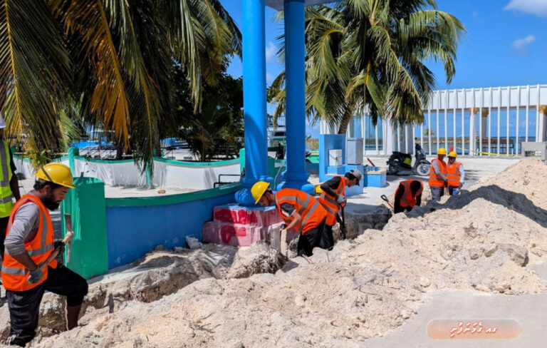 ގެމަނަފުށީ މަގުތައް ޒަމާނީ ފެންވަރަށް ތަރައްގީކުރަން ފަށައިފި