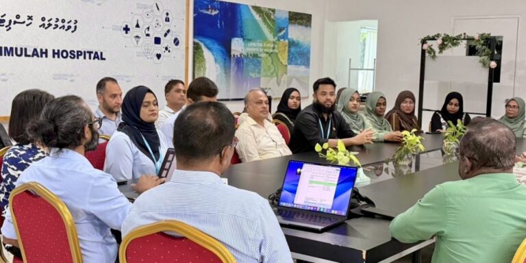 މާލޭ ސިޓީ ގްރޫޕް އޮފް ހޮސްޕިޓަލްސްގެ މަލްޓި-ޑިސިޕްލިނަރީ ޓީމެއް ފުވައްމުލަކަށް