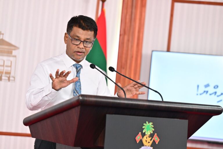 ރާއްޖޭގައި ޝީޝާ މަނާކުރަން ދަނީ މަޝްވަރާކުރަމުން: ނާޒިމް