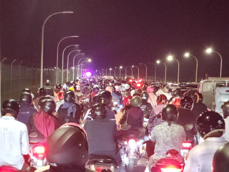 ހައިވޭގައި ހިނގި އެކްސިޑެންޓަކާ ގުޅިގެން ދެ މީހަކަށް ފަރުވާދެނީ