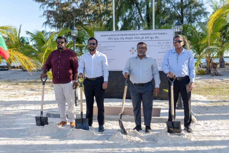 ތިނަދޫގައި 50 ފްލެޓް އެޅުމާއި މަގު ހެދުމުގެ އަމަލީ މަސައްކަތް ފަށައިފި