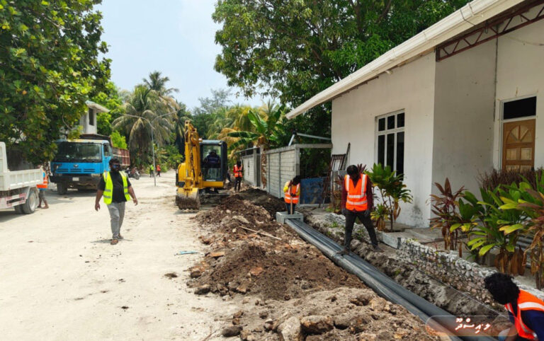 އިސްދޫ ކަލައިދޫގެ މަގުތައް ޒަމާނީ ފެންވަރަށް ތަރައްޤީކުރުމުގެ ޢަމަލީ މަސައްކަތް ފަށައިފި