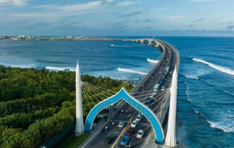 ސިނަމާލެ ބްރިޖް ދަށުގައި ބިދޭސީންތަކެއް ދިރިއުޅޭ މައްސަލައެއް ބަލަނީ