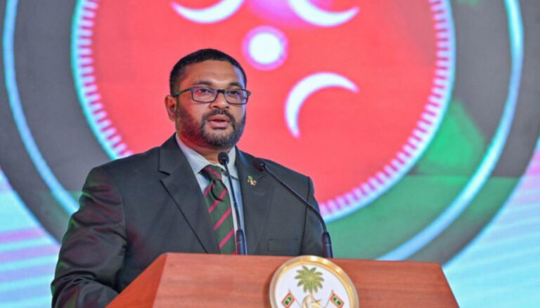 ޑިފެންސް މިނިސްޓަރު ކަމުން ޣައްސާން އިސްތިއުފާދެއްވައިފި
