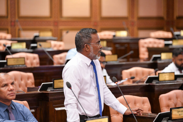ޔުނިފޯމް އެޅި މުއައްސަސާތަކުގެ މުވައްޒަފުންނާ ގުޅޭ ޖިންސީ ފުރައްސާރައިގެ މައްސަލަތައް ކޯޓަށް ހުށަހަޅަންޖެހޭގޮތް ހަދަނީ