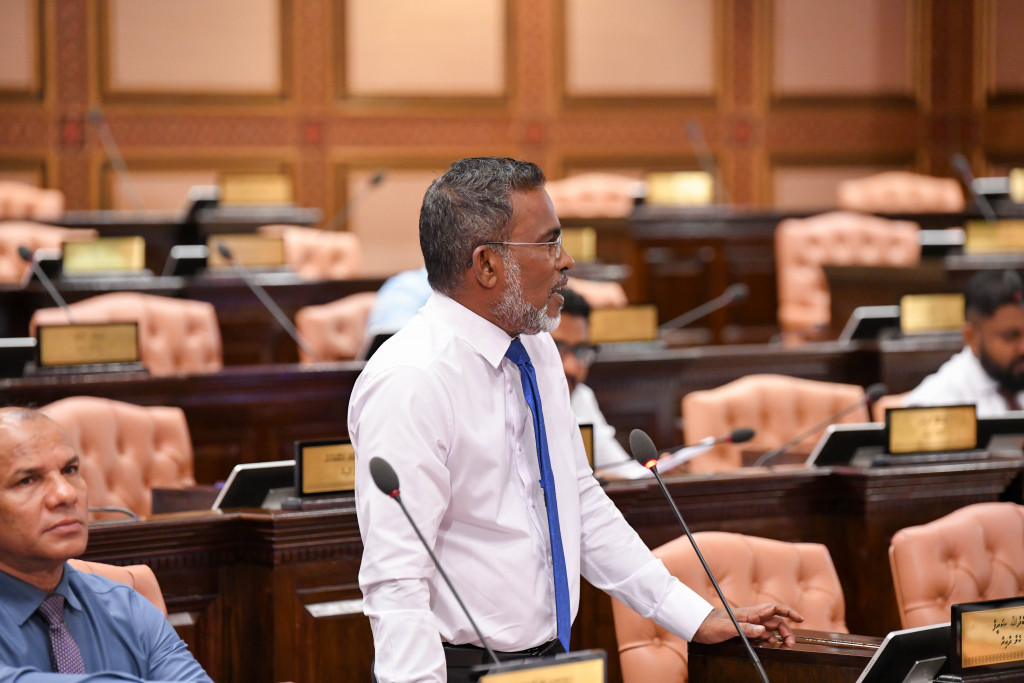 ޔުނިފޯމް އެޅި މުއައްސަސާތަކުގެ މުވައްޒަފުންނާ ގުޅޭ ޖިންސީ ފުރައްސާރައިގެ މައްސަލަތައް ކޯޓަށް ހުށަހަޅަންޖެހޭގޮތް ހަދަނީ