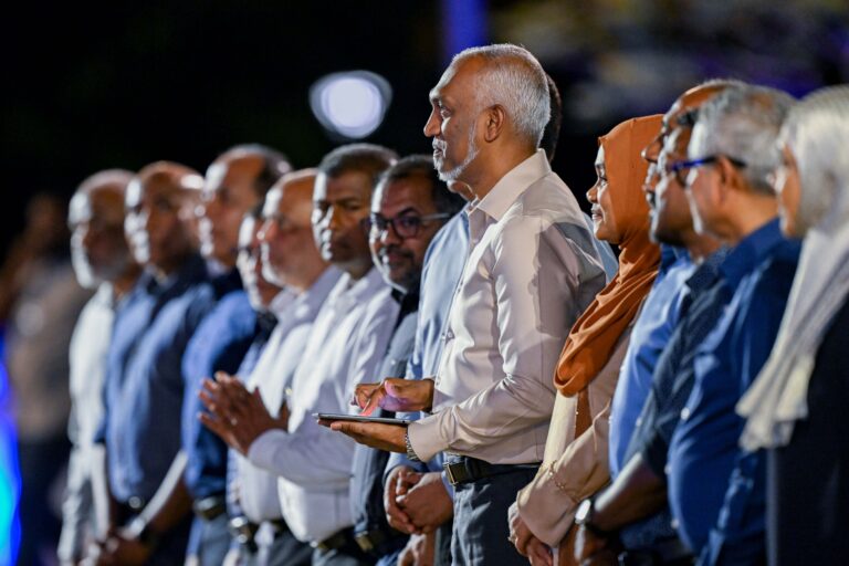 ރައީސް މުއިއްޒު މާލޭ ޓެކްސީ ލައިންގެ ޚިދުމަތް އިފްތިތާހުކޮށްދެއްވައިފި
