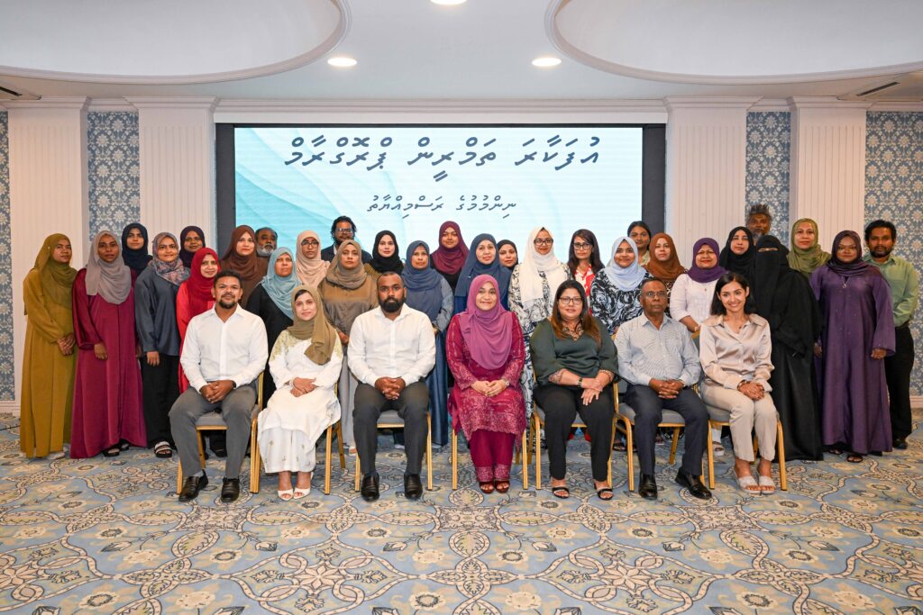 “އުފަކާރަ” ތަމްރީން ޕްރޮގްރާމް މާލެ ސިޓީގައި ނިންމުމުގެ ރަސްމިއްޔާތު މެޑަމް ސާޖިދާ ޝަރަފުވެރިކޮށްދެއްވައިފި