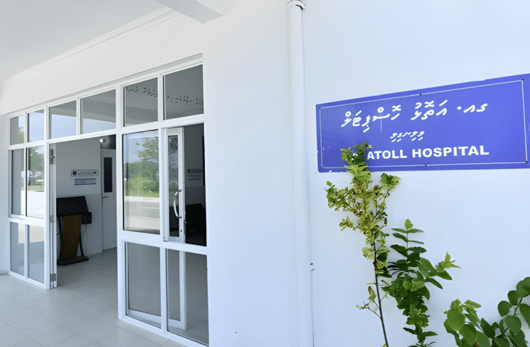 މިޔަރެއް ދަތް އެޅުމުގެ ސަބަބުން ފަރުވާދިނުމުގެ ތެރޭގައި ފަތުރުވެރިއެއްގެ ފައި ފުރިކޮށްލައިފި