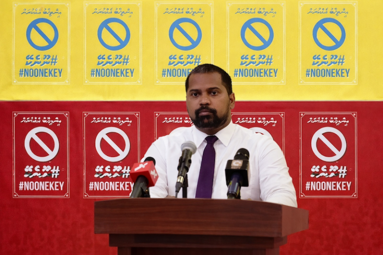 އެމްޑީޕީގެ އެތެރޭގެ ކޯޅުން: އެމްޑީޕީގެ ލީގަލް ޑިރެކްޓަރު މަގާމުން ވަކިކޮށްފި