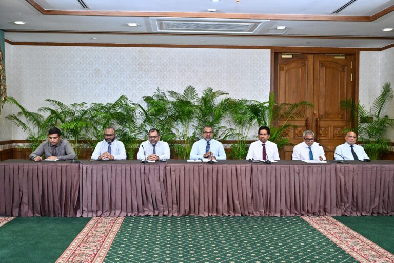 ހަނގުރާމަ ހުއްޓުމަކަށް އައިނަމަވެސް، ކޮމިޓީގެ މަސައްކަތްތައް ހުއްޓާނުލަން: ވަޒީރުންގެ ކޮމިޓީ