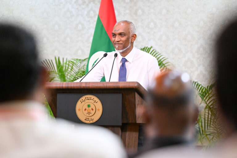 ރައީސާ ގުޅުވައި ހަޤީގަތާ ޚިލާފު ވާހަކަތައް ހިމެނޭ ވީޑިއޯ ހެދި މީހުންނަށް ދަޢުވާކުރަނީ