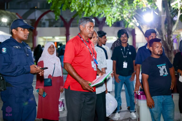 5 ޖެހުމާއެކު ވޯޓު ފޮށިތައް ބަންދުކުރަން ފަށައިފި