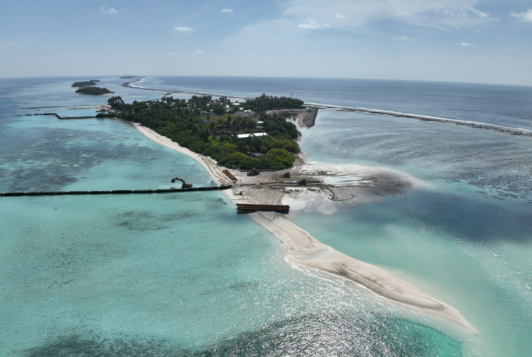 ގާދިއްފުށީގެ ބިން ހިއްކުމުގެ އަމަލީ މަސައްކަތް ފަށައިފި