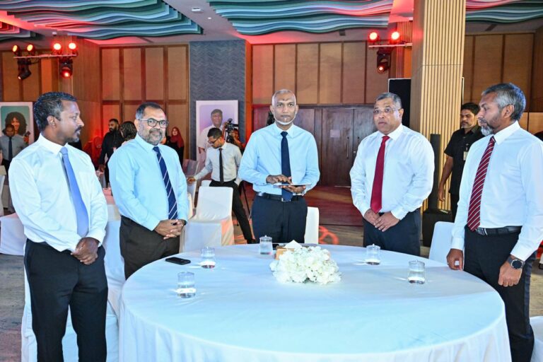 ބީއެމްއެލް އިން 70 ޑޮލަރު އޭޓީއެމް ހިމެނޭހެން 90 އޭޓިއެމް އިފްތިތާހުކޮށްފި