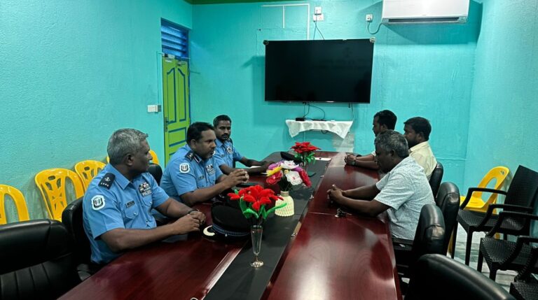 ފީއަލީގައި ހިނގި އަލިފާނުގެ ހާދިސާއާ ގުޅިގެން ފުލުހުންގެ ވަފުދެއް އެ ރަށު ކައުންސިލާ ބައްދަލުކޮށްފި
