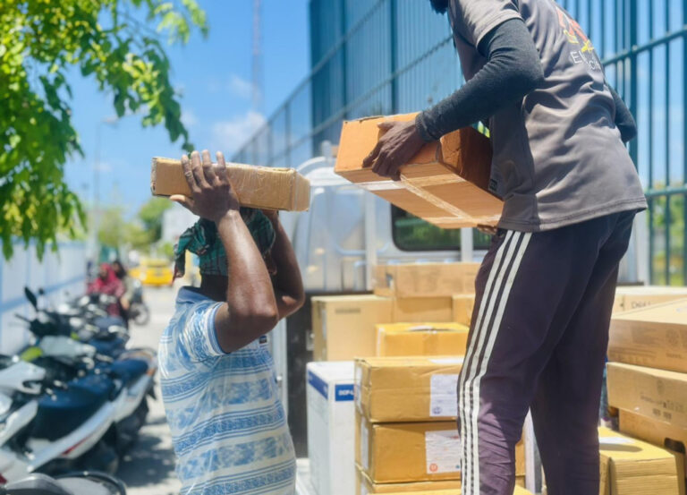 އަލިފާނުގައި ގެއްލުންވި ގއ.އަތޮޅު ތަޢުލީމީ މަރުކަޒަށް ބޭނުންވާ ސާމާނު ފޮނުވައިފި