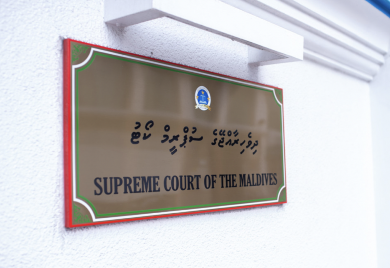 ޕާޓީން ވަކިވާ މެންބަރުންގެ ގޮނޑި ގެއްލޭނެކަމަށް ޤާނޫނު އަސާސީއަށް ގެނައި އިޞްލާހު ޞައްޙަ: ސުޕްރީމް ކޯޓު