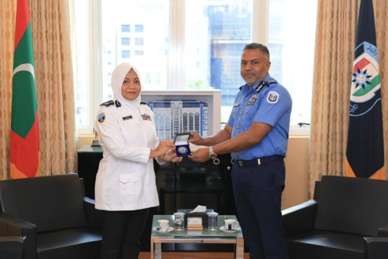 ގުޅިގެން މަސައްކަތް ކުރުމާ ގުޅޭގޮތުން ޕޮލިސް ކޮމިޝަނަރާއި ކަސްޓަމްސްގެ ކޮމިޝަނަރު މަޝްވަރާކުރައްވައިފި