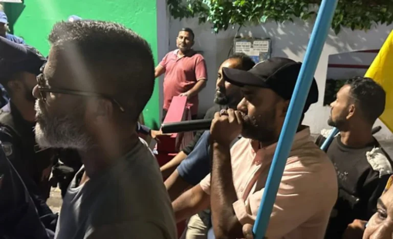 ފުލުހުންގެ ވާޖިބަށް ހުރަސައެޅި ދެ މީހުން ވެސް ދޫކޮށްލައިފި