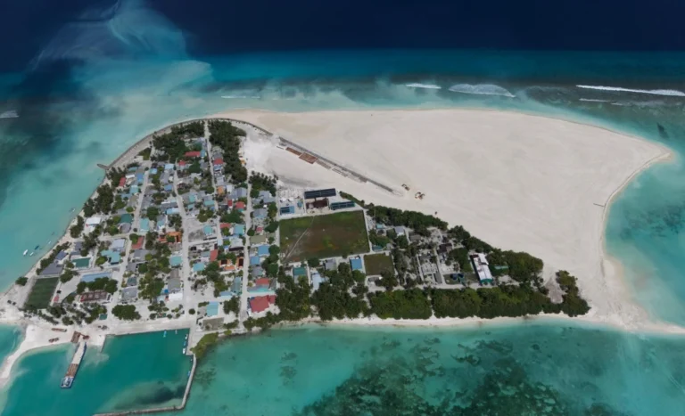 އެންމެ 10 ދުވަހުން ގާދިއްފުށްޓަށް އެރަށާ އެއްވަރުގެ ބިމެއް