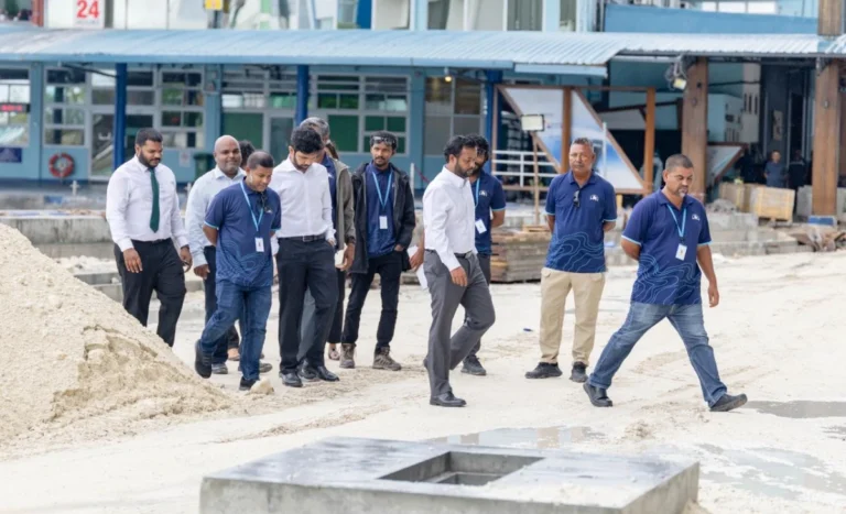 ތަރައްޤީގެ މަޝްރޫޢުތަކުގެ މަސައްކަތްތައް ކުރިއަށްދާގޮތް ވަޒީރު ބައްލަވާލައްވައިފި