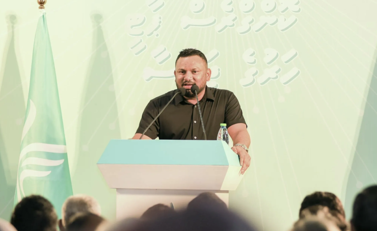 ޕީއެންސީގެ އެސްޖީ ކަމުން މުއާޒް އިސްތިއުފާދެއްވައިފި
