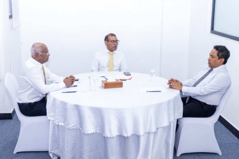 ކުރީގެ ތިން ރައީސުން އެއްބަސްވުމެއްގައި ސޮއިކޮށްފި