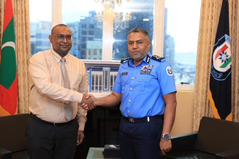 ސިވިލް ސާވިސް ކޮމިޝަންގެ ރައީސް، ކޮމިޝަނާ އޮފް ޕޮލިސްގެ އަރިހަށް