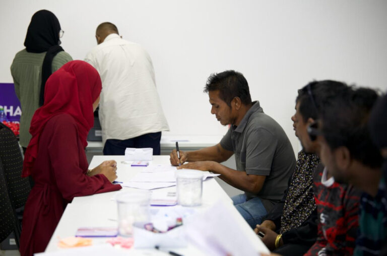ކުޑަހުވަދޫގައި އަމިއްލަ ގޯތީގައި ހައުސިން ޔުނިޓު ހަދާ ފަރާތްތަކުން ބިން ހަވާލުކޮށްފި